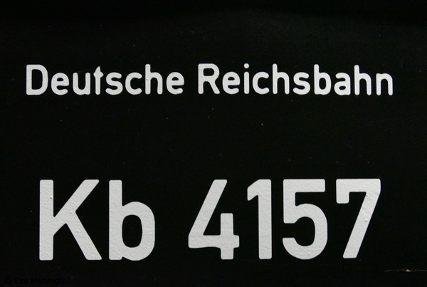 unsere Kleinlok trägt wieder ihre ursprüngliche Betriebsnummer. 1934 wurde sie von Jung in Jungenthal an die Reichsbahn geliefert