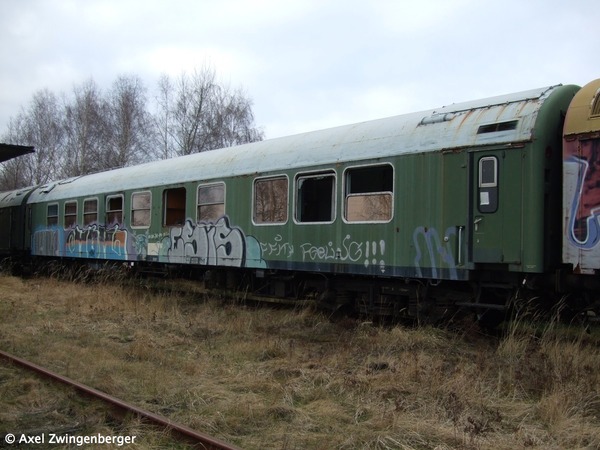 Salonschlafwagen mit medizinischem Behandlungsabteil. 