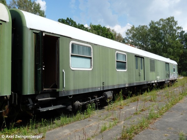 Maschinenwagen. mit breiten LadetÃ¼ren